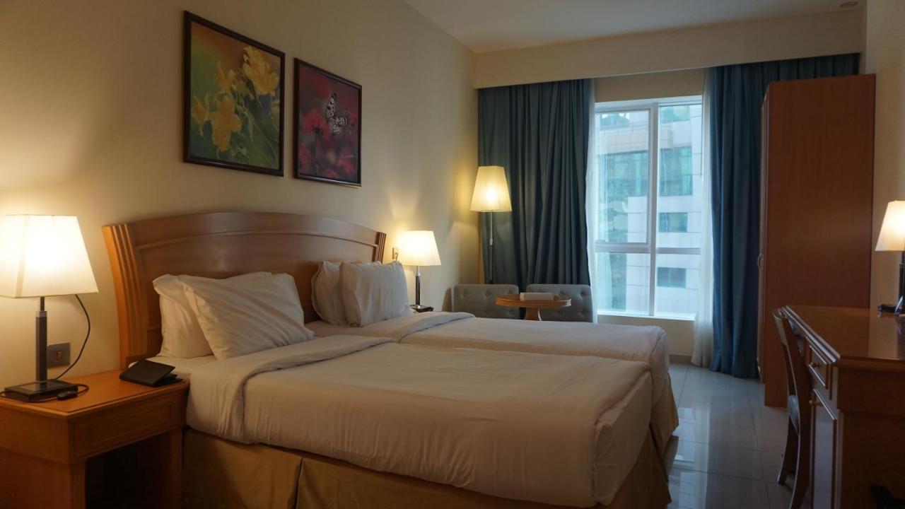 Golden Tulip Sharjah Aparthotel Luaran gambar