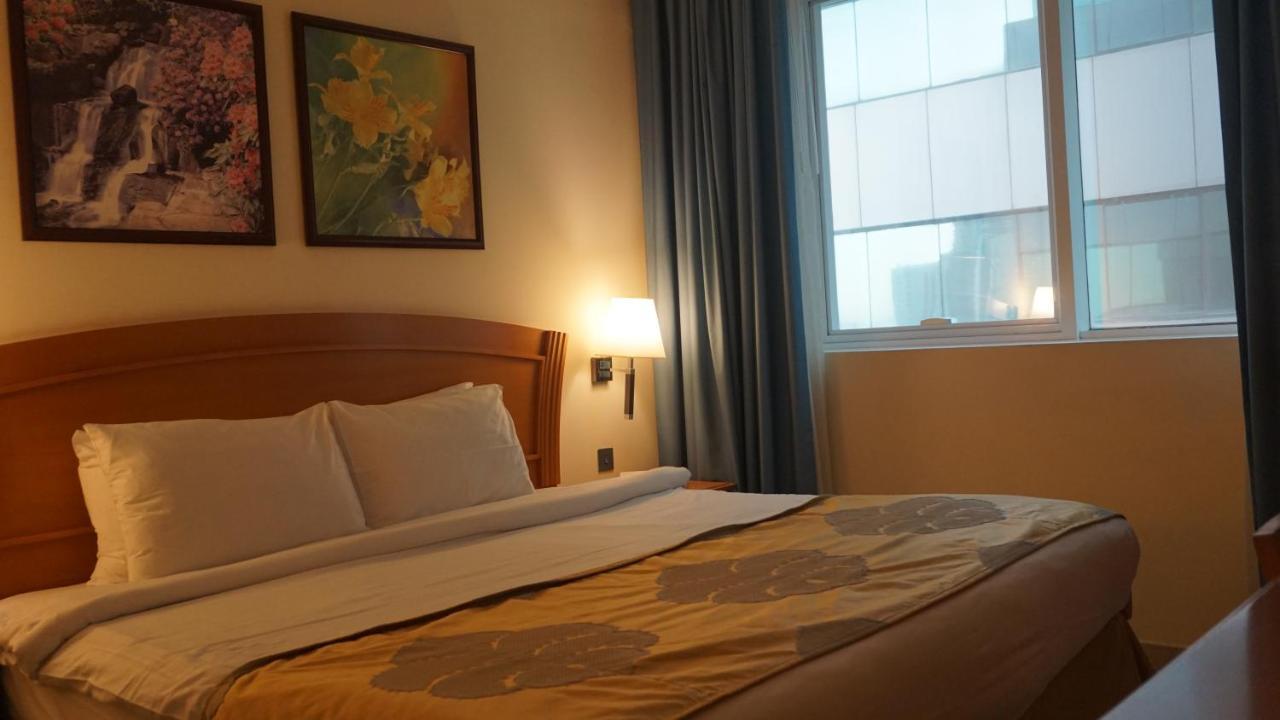 Golden Tulip Sharjah Aparthotel Luaran gambar