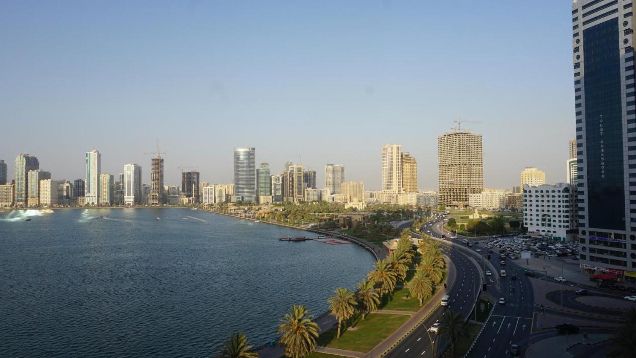 Golden Tulip Sharjah Aparthotel Luaran gambar