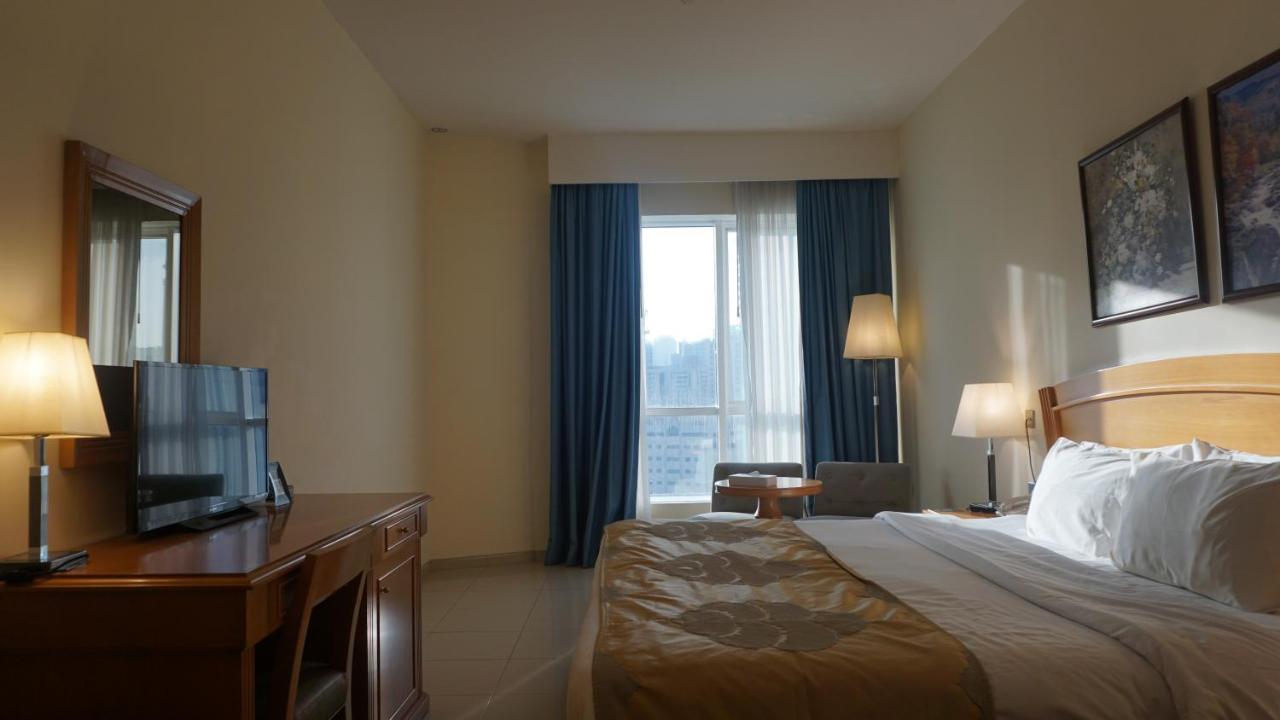 Golden Tulip Sharjah Aparthotel Luaran gambar