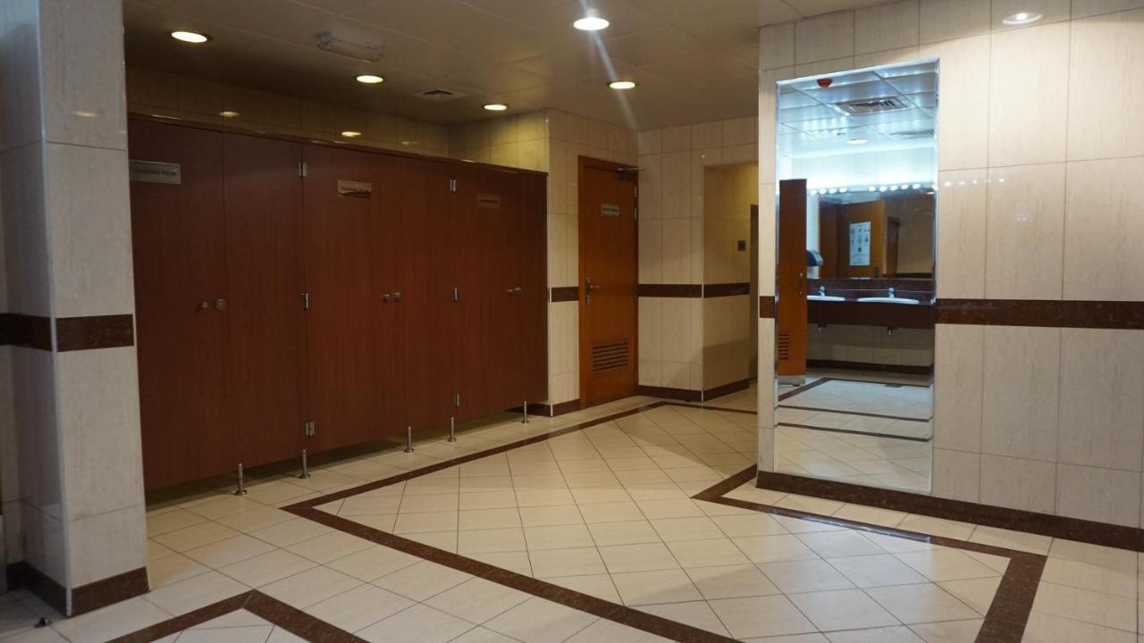 Golden Tulip Sharjah Aparthotel Luaran gambar