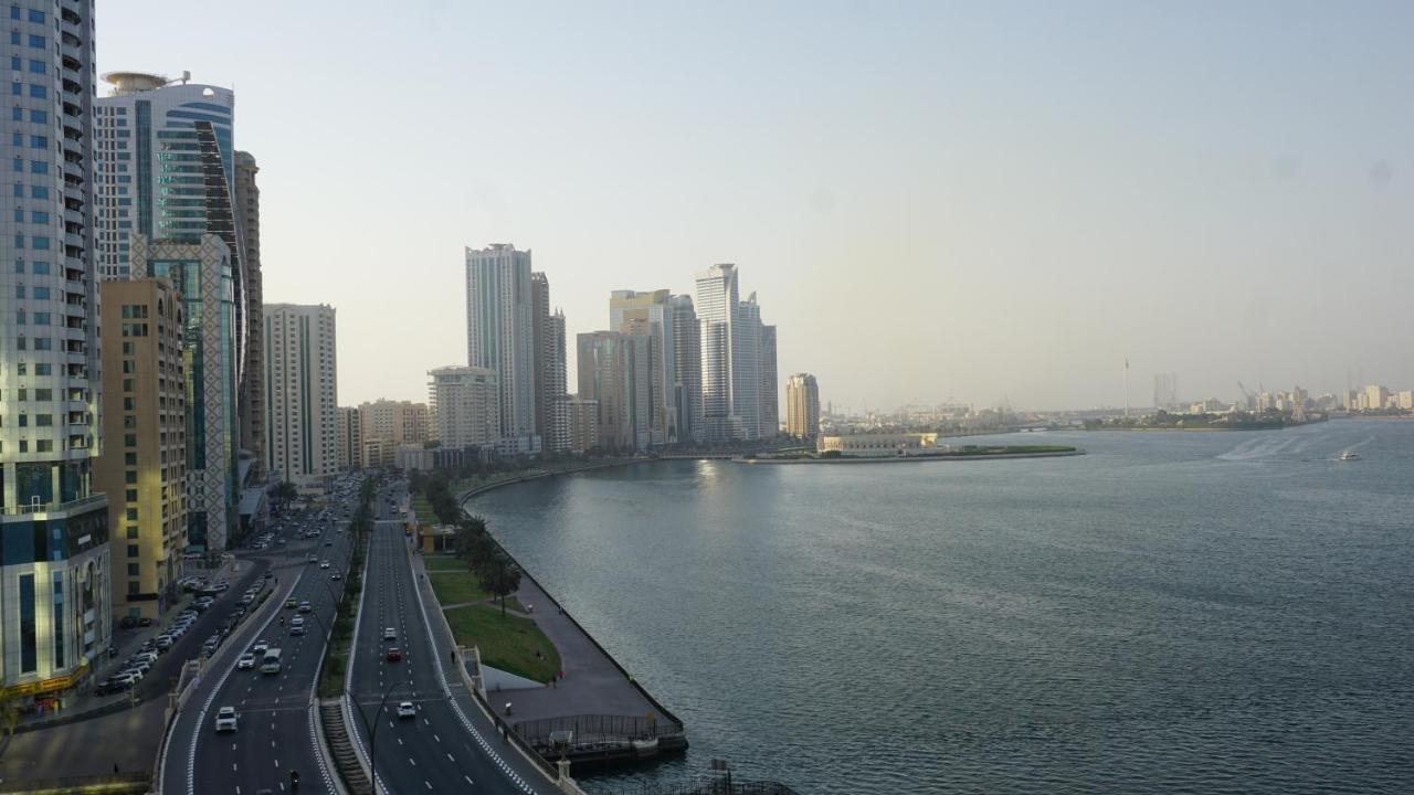 Golden Tulip Sharjah Aparthotel Luaran gambar