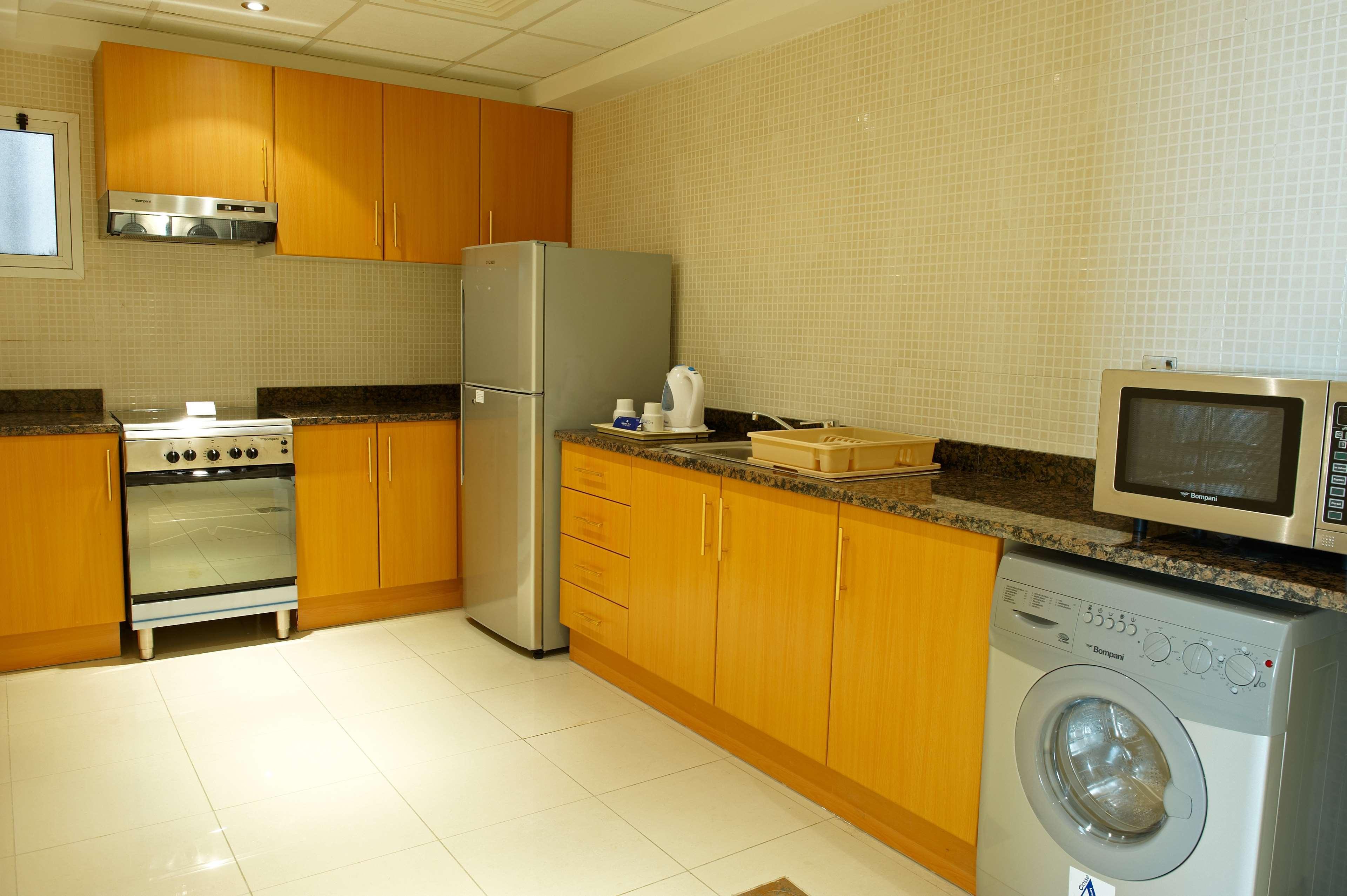 Golden Tulip Sharjah Aparthotel Luaran gambar