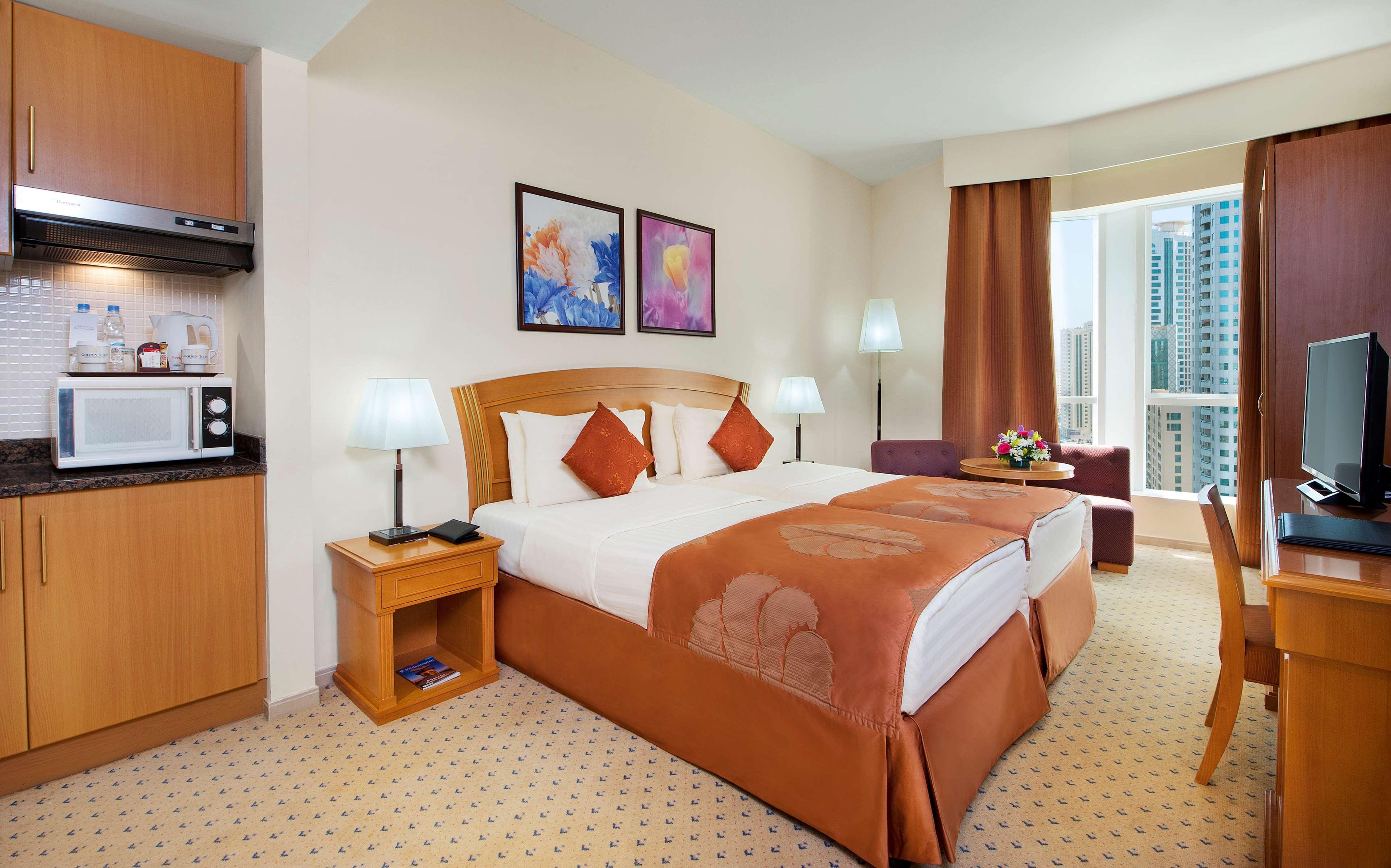 Golden Tulip Sharjah Aparthotel Luaran gambar