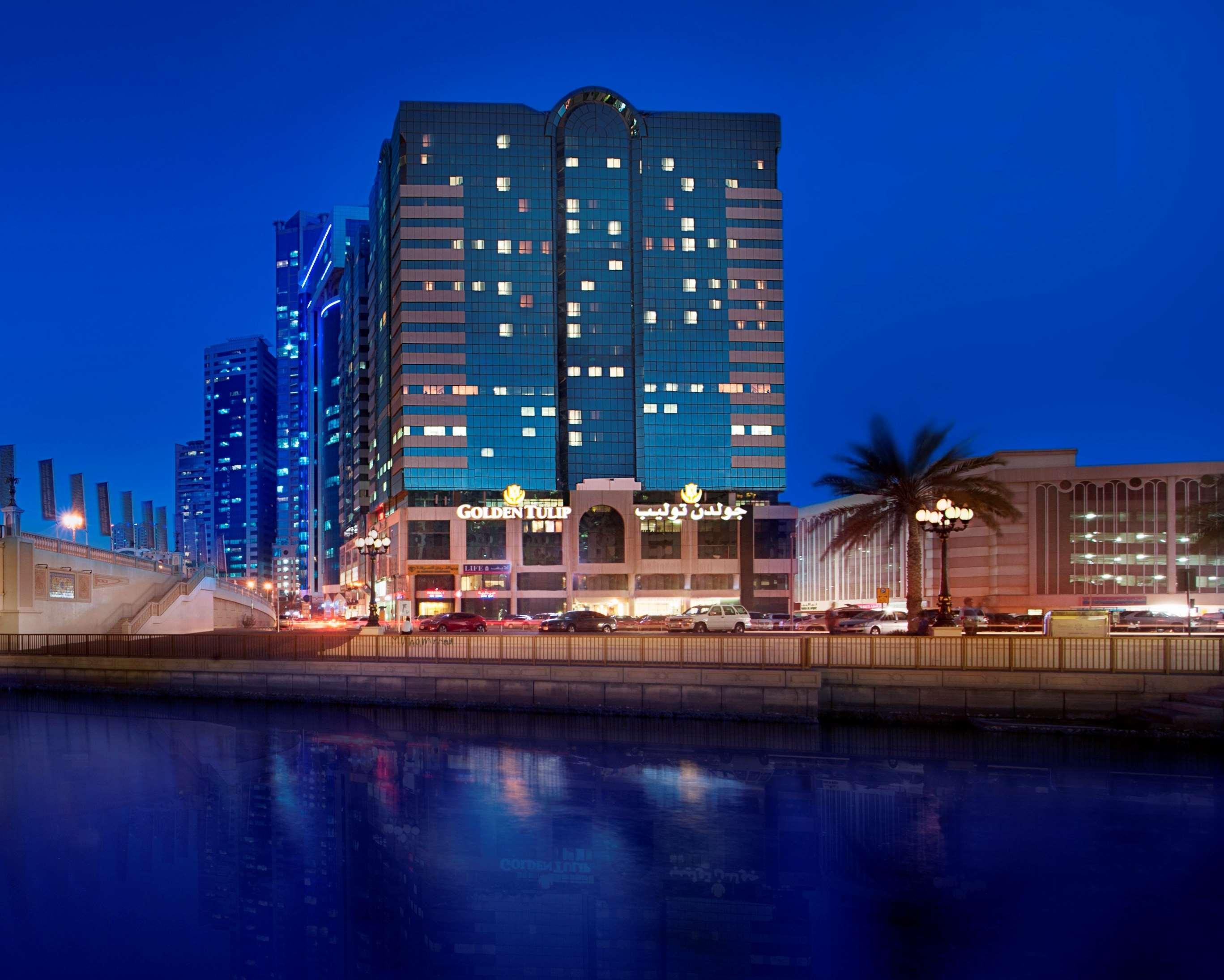 Golden Tulip Sharjah Aparthotel Luaran gambar