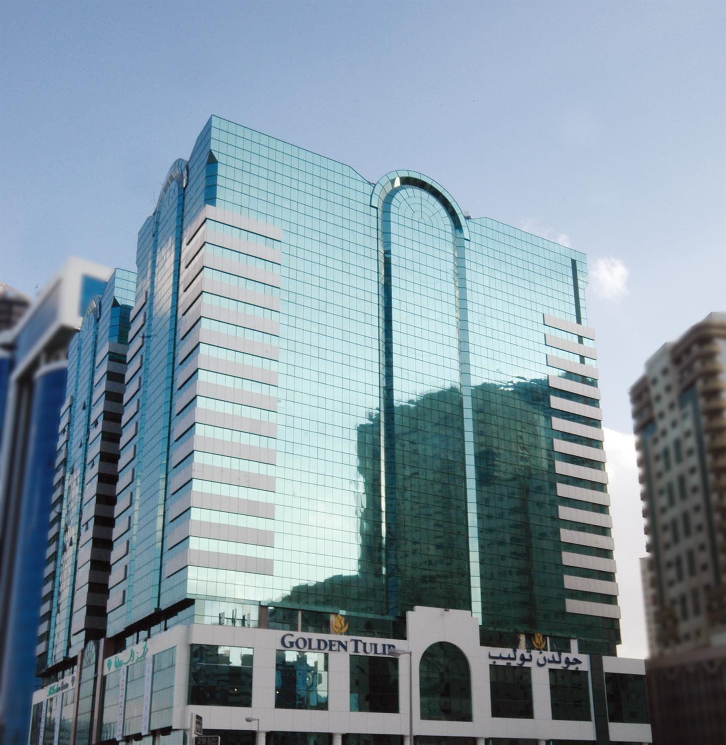 Golden Tulip Sharjah Aparthotel Luaran gambar