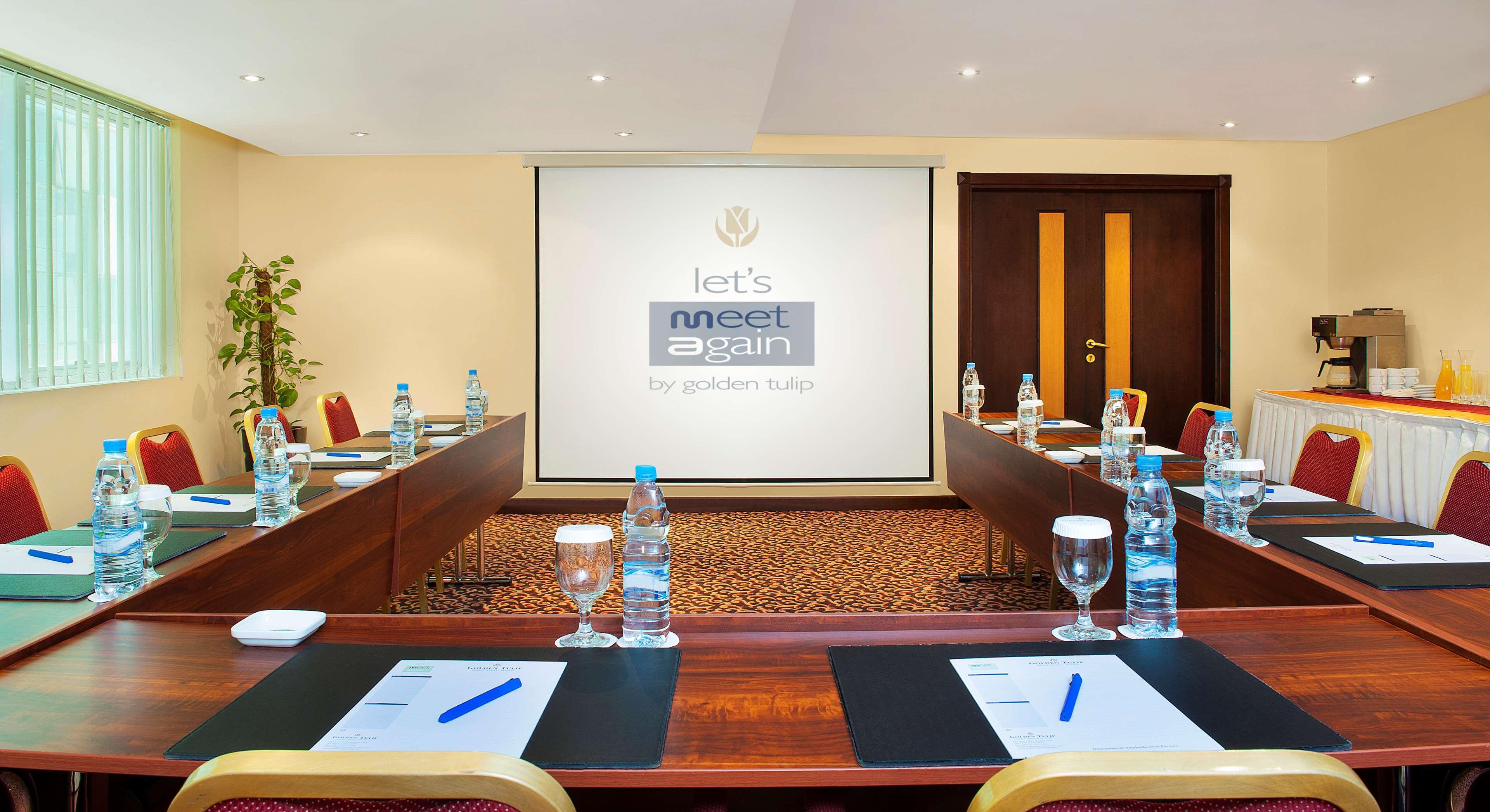 Golden Tulip Sharjah Aparthotel Luaran gambar