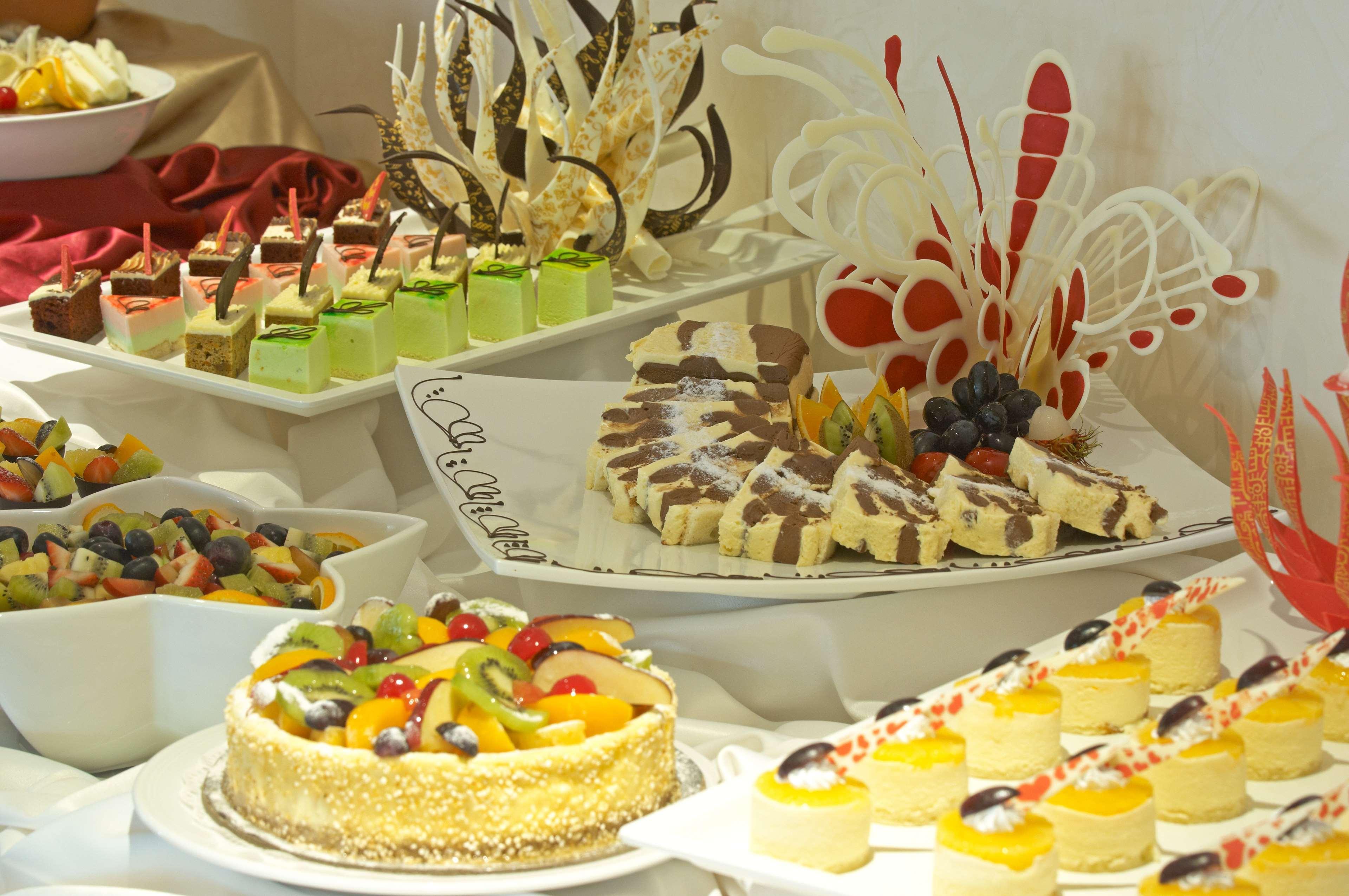 Golden Tulip Sharjah Aparthotel Luaran gambar
