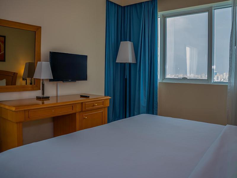 Golden Tulip Sharjah Aparthotel Luaran gambar