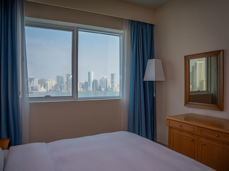 Golden Tulip Sharjah Aparthotel Luaran gambar