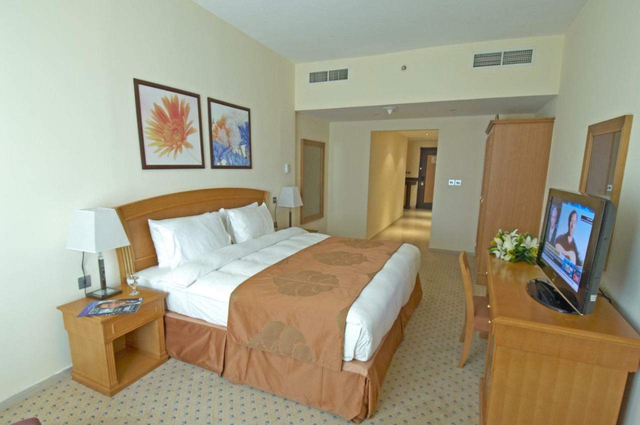 Golden Tulip Sharjah Aparthotel Luaran gambar