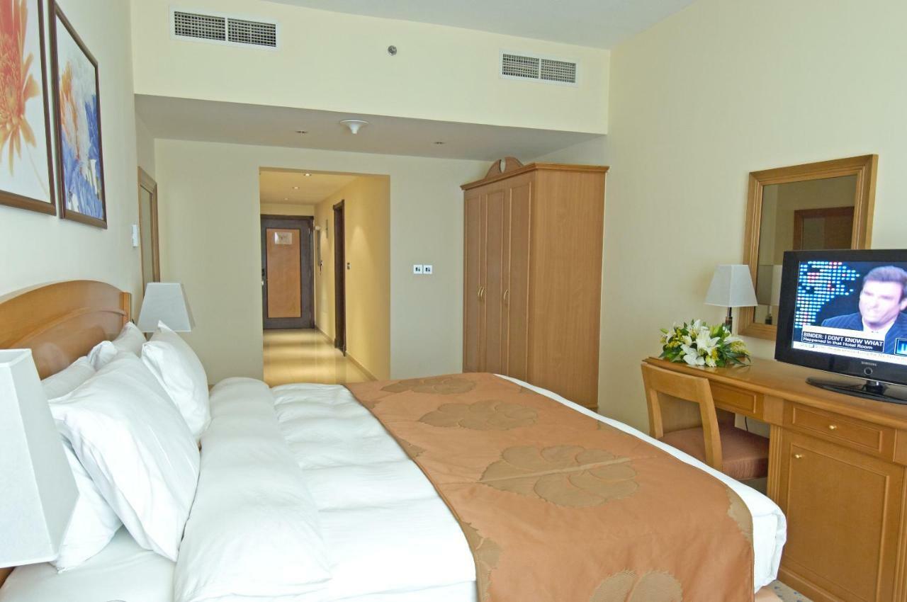 Golden Tulip Sharjah Aparthotel Luaran gambar